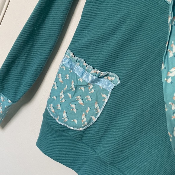 DIY one of a kind long sleeve top with bow tie.Size XS/S - Picture 4 of 4